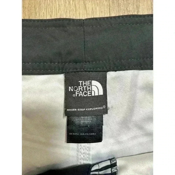 The North Face Men's Board Shorts Trunks Sz 36 Black Plaid Never Stop Exploring - Picture 3 of 10